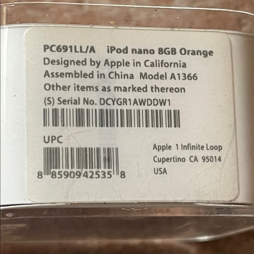 Apple iPod Nano gold with charger. 8 GB - Picture 4 of 5